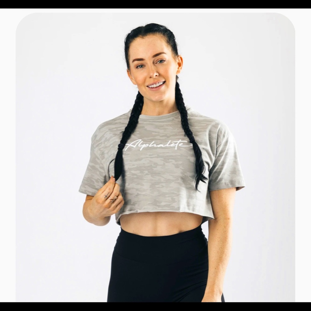 Alphalete Raw Cut Signature short sleeve